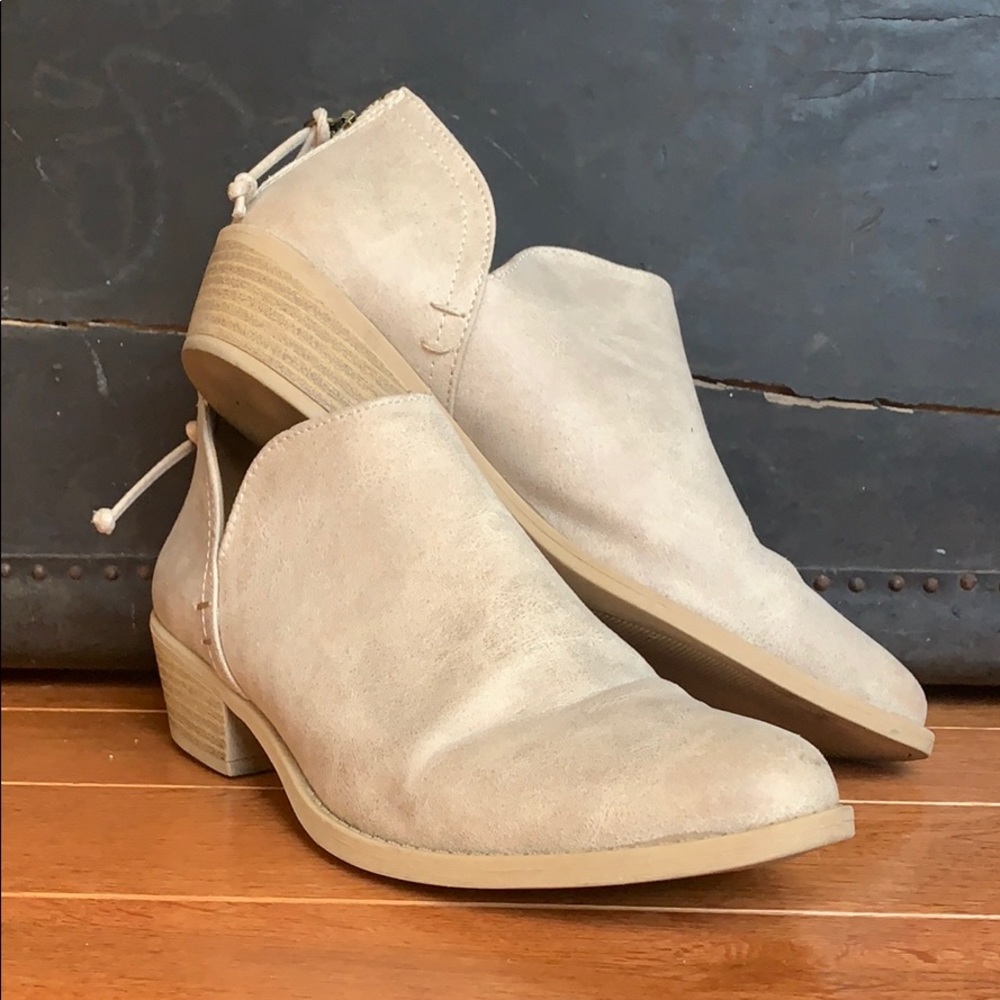 Size 8 Qupid Booties